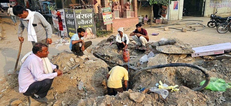KOTPUTLI-BEHROR: भीषण गर्मी के बीच 6 घंटे की बिजली कटौती से हाहाकार