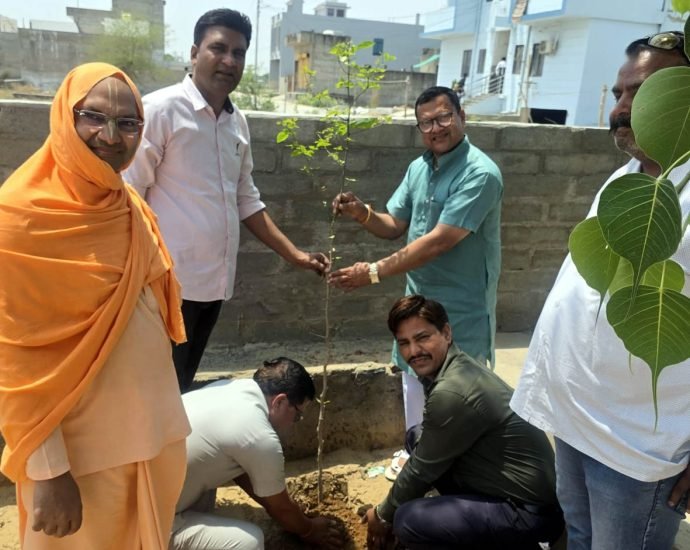 KOTPUTLI-BEHROR: अक्षय तृतीया पर बढ़ाया हरियाली की ओर कदम
