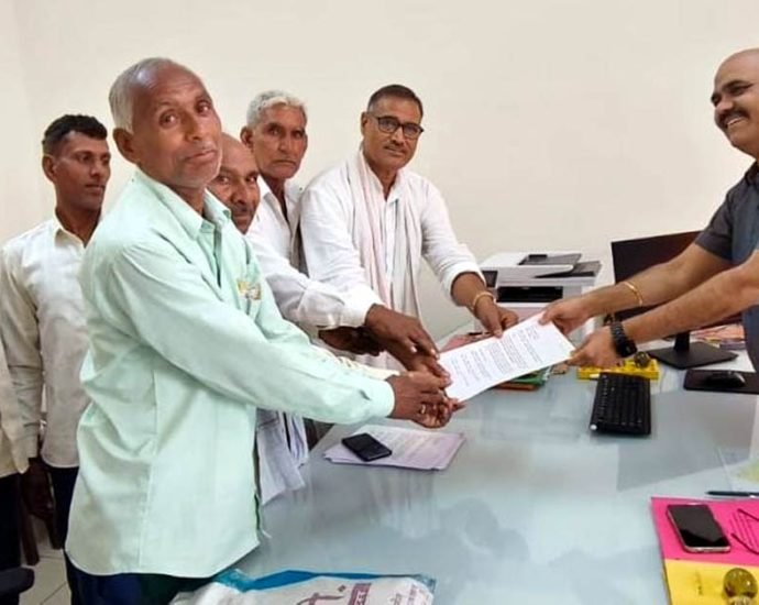 KOTPUTLI-BEHROR: पवाना अहीर में अवैध खनन पर भडक़े ग्रामीण KOTPUTLI-BEHROR: पवाना अहीर में अवैध खनन पर भडक़े ग्रामीण