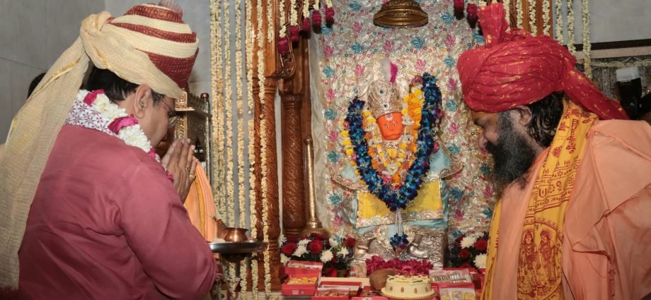 JAIPUR: श्री हनुमान जन्मोत्सव, मुख्यमंत्री भजनलाल शर्मा ने श्री सिद्धेश्वर हनुमान मंदिर में किए दर्शन JAIPUR: श्री हनुमान जन्मोत्सव, मुख्यमंत्री भजनलाल शर्मा ने श्री सिद्धेश्वर हनुमान मंदिर में किए दर्शन