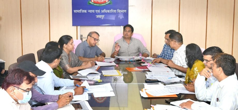 JAIPUR: योजनाओं के प्रभावी क्रियान्वयन के लिए अधिकारी बनाएं माइक्रो मैनेजमेंट सिस्टम JAIPUR: योजनाओं के प्रभावी क्रियान्वयन के लिए अधिकारी बनाएं माइक्रो मैनेजमेंट सिस्टम