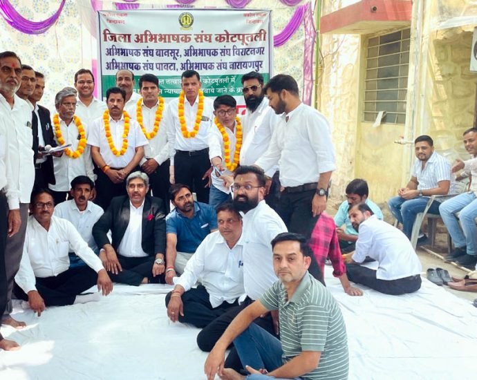 KOTPUTLI-BEHROR: वकीलों का आंदोलन जारी, दांडी न्याय यात्रा कल KOTPUTLI-BEHROR: वकीलों का आंदोलन जारी, दांडी न्याय यात्रा कल