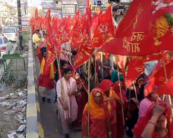 KOTPUTLI-BEHROR: मां के जयकारों संग निकली श्रद्धा की पदयात्रा KOTPUTLI-BEHROR: मां के जयकारों संग निकली श्रद्धा की पदयात्रा