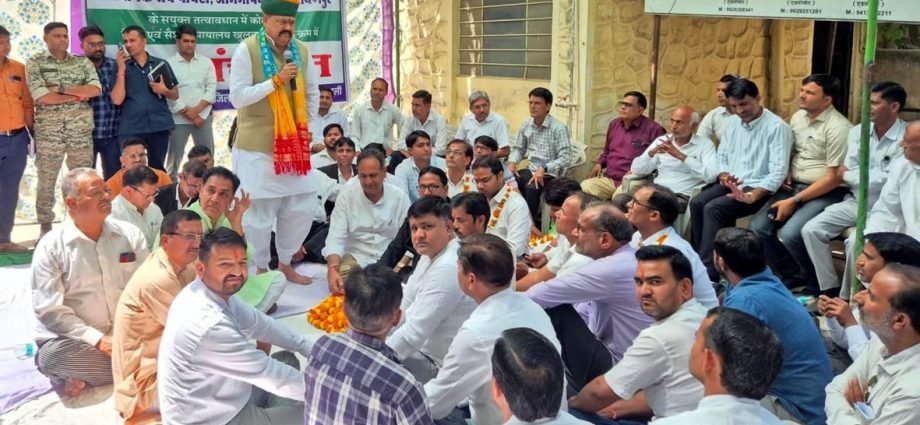 KOTPUTLI-BEHROR: जिला न्यायालय की लड़ाई अब विधायकों के कंधों पर KOTPUTLI-BEHROR: जिला न्यायालय की लड़ाई अब विधायकों के कंधों पर