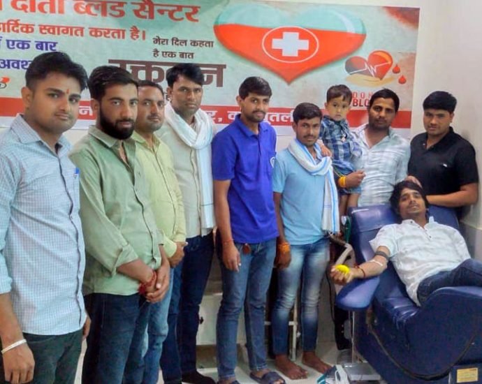 KOTPUTLI-BEHROR: शिविर में युवाओं ने बढ़-चढक़र किया रक्तदान KOTPUTLI-BEHROR: शिविर में युवाओं ने बढ़-चढक़र किया रक्तदान