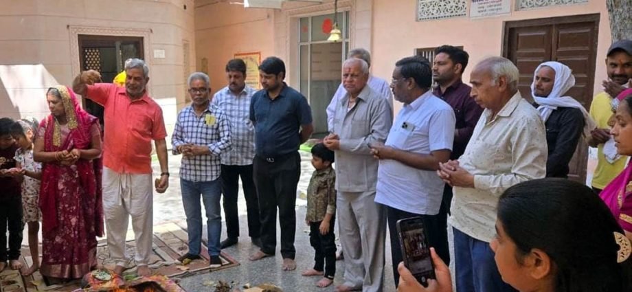 KOTPUTLI-BEHROR: चैत्र नवरात्र का समापन, मंदिरों में उमड़े श्रद्धालु KOTPUTLI-BEHROR: चैत्र नवरात्र का समापन, मंदिरों में उमड़े श्रद्धालु