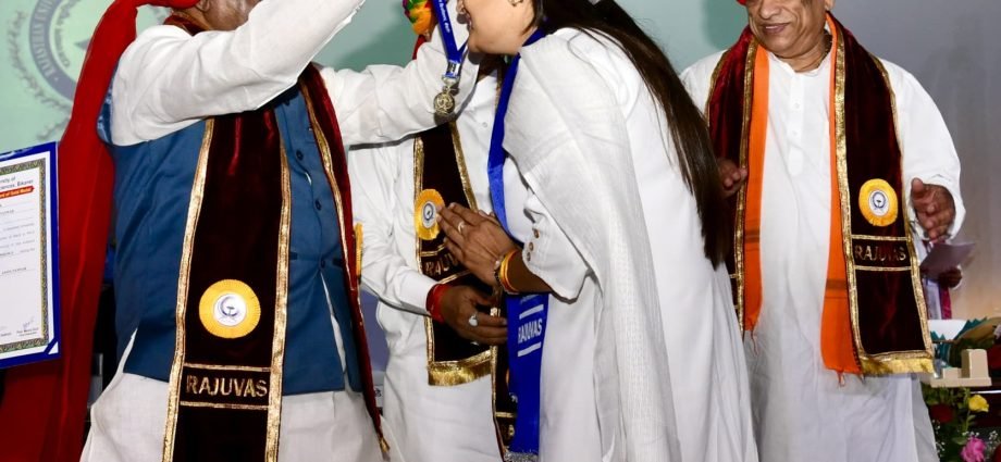 JAIPUR: राजस्थान पशु चिकित्सा एवं पशु विज्ञान विश्वविद्यालय का 8वाँ दीक्षांत समारोह आयोजित JAIPUR: राजस्थान पशु चिकित्सा एवं पशु विज्ञान विश्वविद्यालय का 8वाँ दीक्षांत समारोह आयोजित