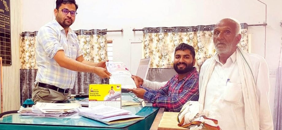 KOTPUTLI-BEHROR: श्मशान भूमि के लिए भामाशाह राजाराम का पुण्य कार्य KOTPUTLI-BEHROR: श्मशान भूमि के लिए भामाशाह राजाराम का पुण्य कार्य