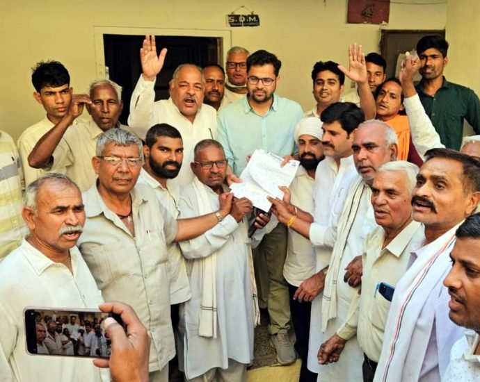 KOTPUTLI-BEHROR: आहूजा के विवादित बयान पर कोटपूतली में उबाल KOTPUTLI-BEHROR: आहूजा के विवादित बयान पर कोटपूतली में उबाल