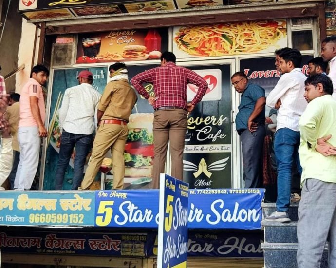 KOTPUTLI-BEHROR: अवैध रेस्टोरेंट्स व कैफे पर कार्रवाई, 10 प्रतिष्ठान सील KOTPUTLI-BEHROR: अवैध रेस्टोरेंट्स व कैफे पर कार्रवाई, 10 प्रतिष्ठान सील