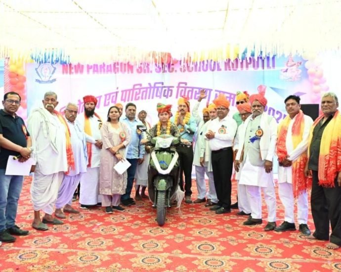 KOTPUTLI-BEHROR: स्कूल का वार्षिकोत्सव, मेधावियों का सम्मान KOTPUTLI-BEHROR: स्कूल का वार्षिकोत्सव, मेधावियों का सम्मान