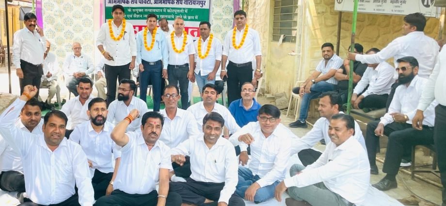 KOTPUTLI-BEHROR: डीजे कोर्ट की मांग पर अड़े वकील, अनशन जारी KOTPUTLI-BEHROR: डीजे कोर्ट की मांग पर अड़े वकील, अनशन जारी