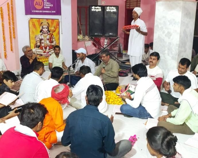 KOTPUTLI-BEHROR: बजरंग बली के जयकारों से गूंजे हनुमान मंदिर KOTPUTLI-BEHROR: बजरंग बली के जयकारों से गूंजे हनुमान मंदिर