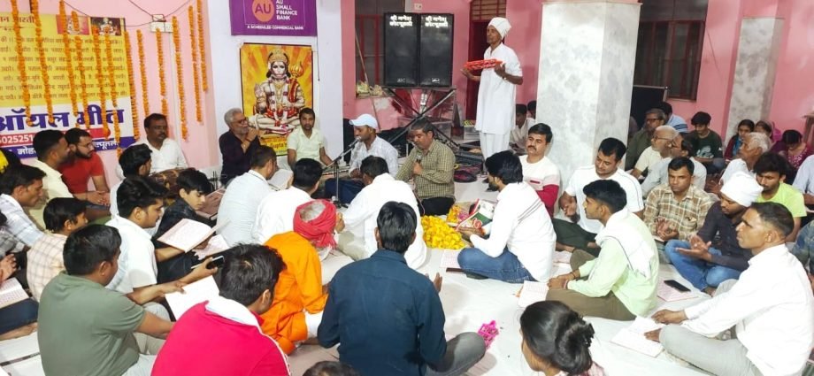 KOTPUTLI-BEHROR: बजरंग बली के जयकारों से गूंजे हनुमान मंदिर KOTPUTLI-BEHROR: बजरंग बली के जयकारों से गूंजे हनुमान मंदिर