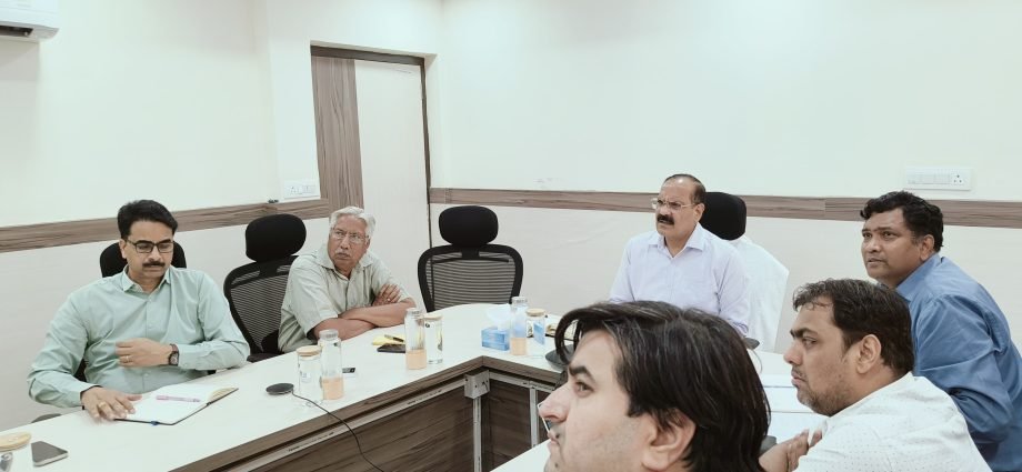 JAIPUR: राजस्थान स्टेट गैस द्वारा सीएनजी स्टेशनों पर सुरक्षा मानकों की सख्ती से पालना और सोशियल मीडिया पर अनावश्यक प्रतिक्रिया ना करने के निर्देश JAIPUR: राजस्थान स्टेट गैस द्वारा सीएनजी स्टेशनों पर सुरक्षा मानकों की सख्ती से पालना और सोशियल मीडिया पर अनावश्यक प्रतिक्रिया ना करने के निर्देश