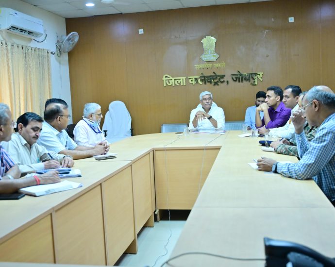 JAIPUR: केंद्रीय मंत्री गजेंद्र सिंह शेखावत ने आपातकालीन चिकित्सा तैयारियों को लेकर उच्च स्तरीय बैठक ली