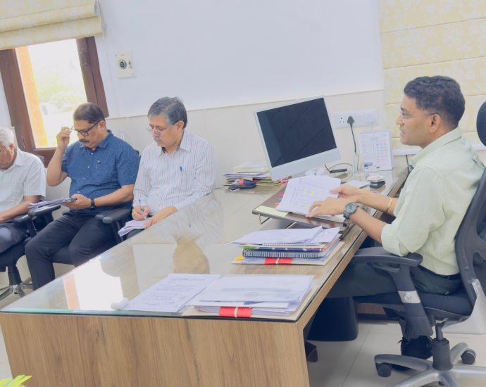 JAIPUR: खान विभाग प्रतिमाह एक हजार करोड़ रु. के राजस्व संग्रहण के लक्ष्य के साथ आगे बढ़े-प्रमुख सचिव माइन्स टी. रविकान्त JAIPUR: खान विभाग प्रतिमाह एक हजार करोड़ रु. के राजस्व संग्रहण के लक्ष्य के साथ आगे बढ़े-प्रमुख सचिव माइन्स टी. रविकान्त