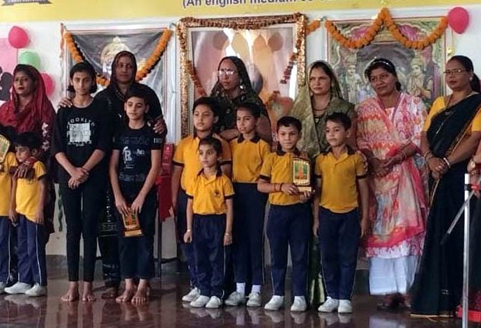 KOTPUTLI-BEHROR: शिक्षण संस्थाओं में मातृ दिवस पर मातृत्व का उत्सव