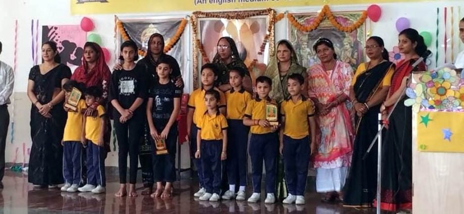 KOTPUTLI-BEHROR: शिक्षण संस्थाओं में मातृ दिवस पर मातृत्व का उत्सव KOTPUTLI-BEHROR: शिक्षण संस्थाओं में मातृ दिवस पर मातृत्व का उत्सव