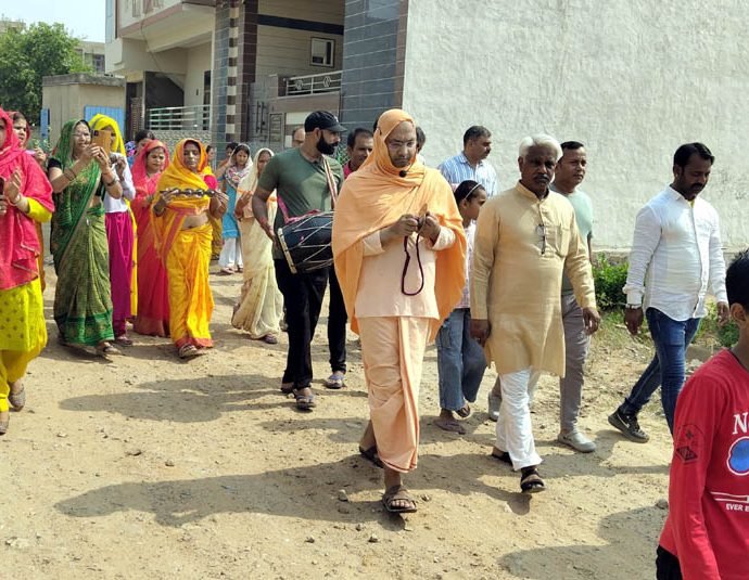 KOTPUTLI-BEHROR: श्रीराम सेना की भव्य शोभायात्रा में झूमे श्रद्धालु KOTPUTLI-BEHROR: श्रीराम सेना की भव्य शोभायात्रा में झूमे श्रद्धालु