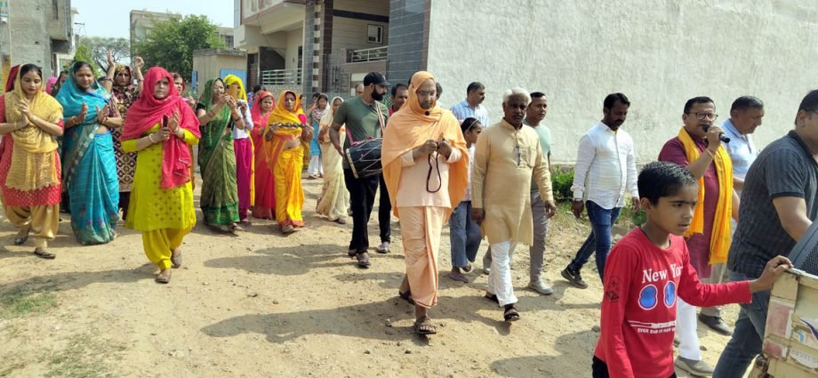 KOTPUTLI-BEHROR: श्रीराम सेना की भव्य शोभायात्रा में झूमे श्रद्धालु KOTPUTLI-BEHROR: श्रीराम सेना की भव्य शोभायात्रा में झूमे श्रद्धालु