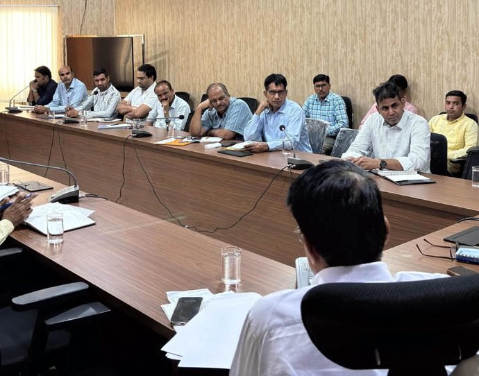 KOTPUTLI-BEHROR: आपदा प्रबंधन से लेकर पेयजल व्यवस्था पर मंथन KOTPUTLI-BEHROR: आपदा प्रबंधन से लेकर पेयजल व्यवस्था पर मंथन