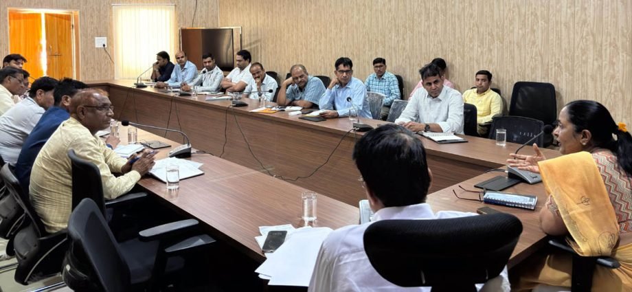 KOTPUTLI-BEHROR: आपदा प्रबंधन से लेकर पेयजल व्यवस्था पर मंथन KOTPUTLI-BEHROR: आपदा प्रबंधन से लेकर पेयजल व्यवस्था पर मंथन