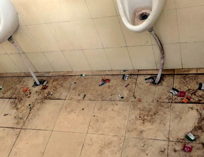 KOTPUTLI-BEHROR: कलेक्ट्रेट के सार्वजनिक शौचालय की हालत बदहाल KOTPUTLI-BEHROR: कलेक्ट्रेट के सार्वजनिक शौचालय की हालत बदहाल