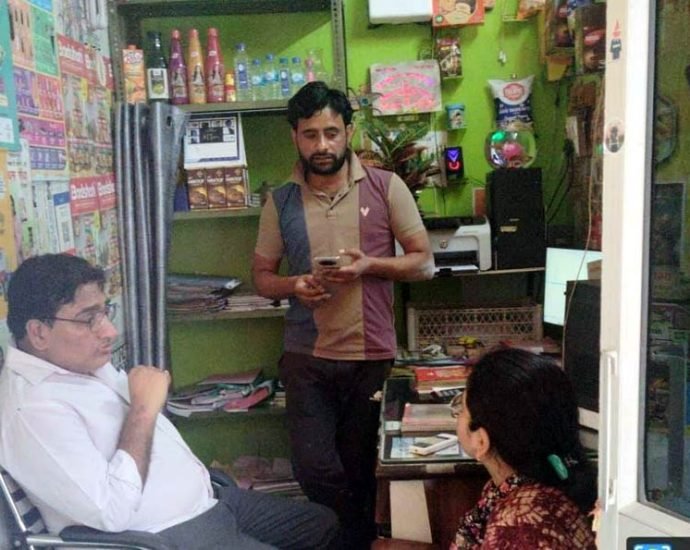 KOTPUTLI-BEHROR: शुद्ध आहार अभियान: मिष्ठान भंडारों पर छापेमारी KOTPUTLI-BEHROR: शुद्ध आहार अभियान: मिष्ठान भंडारों पर छापेमारी