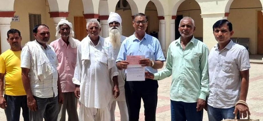 KOTPUTLI-BEHROR: खनन माफिया की दबंगई के खिलाफ ग्रामीण लामबंद KOTPUTLI-BEHROR: खनन माफिया की दबंगई के खिलाफ ग्रामीण लामबंद