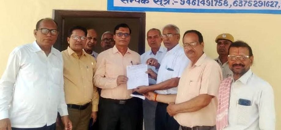 KOTPUTLI-BEHROR: पेंशन निदेशक को सौंपा ज्ञापन, मांगों के समाधान की उठाई मांग KOTPUTLI-BEHROR: पेंशन निदेशक को सौंपा ज्ञापन, मांगों के समाधान की उठाई मांग