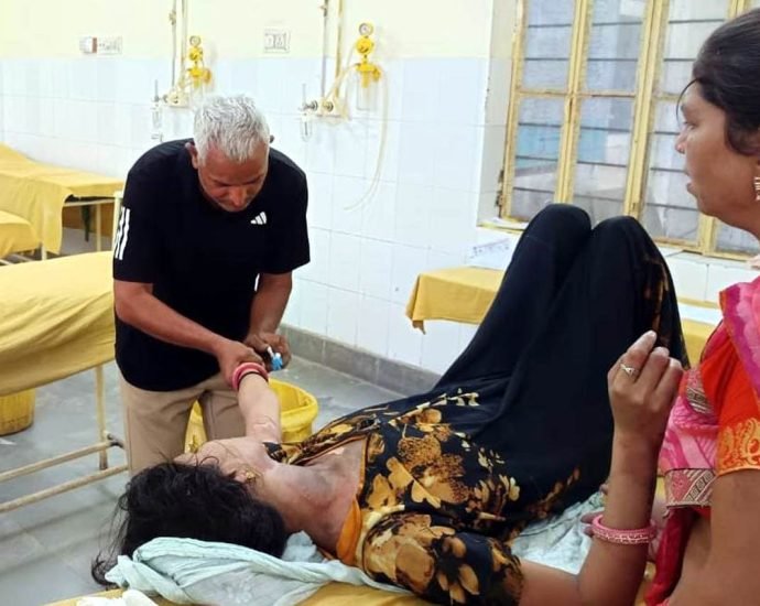 KOTPUTLI-BEHROR: गैस लीकेज से लगी आग, महिला झुलसी KOTPUTLI-BEHROR: गैस लीकेज से लगी आग, महिला झुलसी