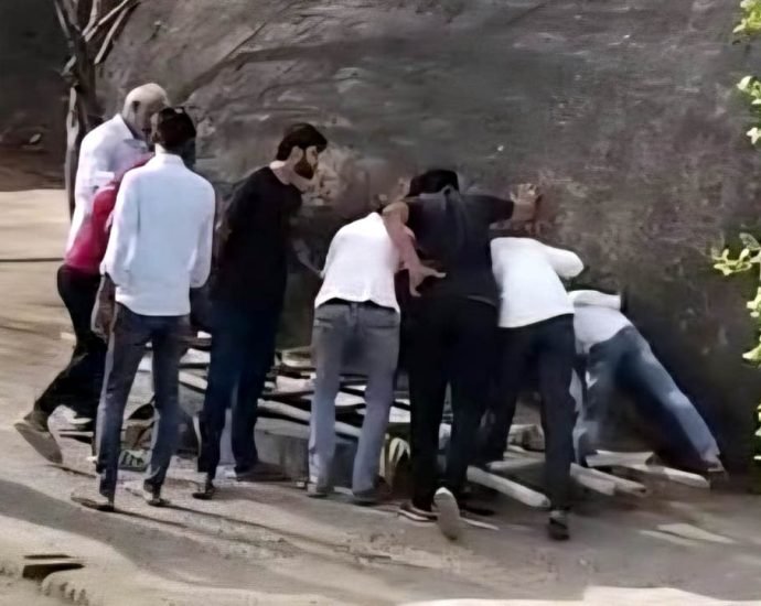 KOTPUTLI-BEHROR: पहाड़ी क्षेत्र में 20 फीट गहरे कुएं में गिरा पैंथर KOTPUTLI-BEHROR: पहाड़ी क्षेत्र में 20 फीट गहरे कुएं में गिरा पैंथर