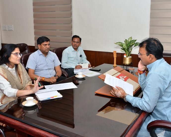 JAIPUR: उपमुख्यमंत्री ने की परिवहन विभाग को लेकर समीक्षा बैठक JAIPUR: उपमुख्यमंत्री ने की परिवहन विभाग को लेकर समीक्षा बैठक