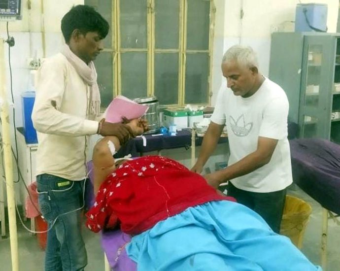 KOTPUTLI-BEHROR: बेटे ने मां पर किया हमला, जयपुर रैफर