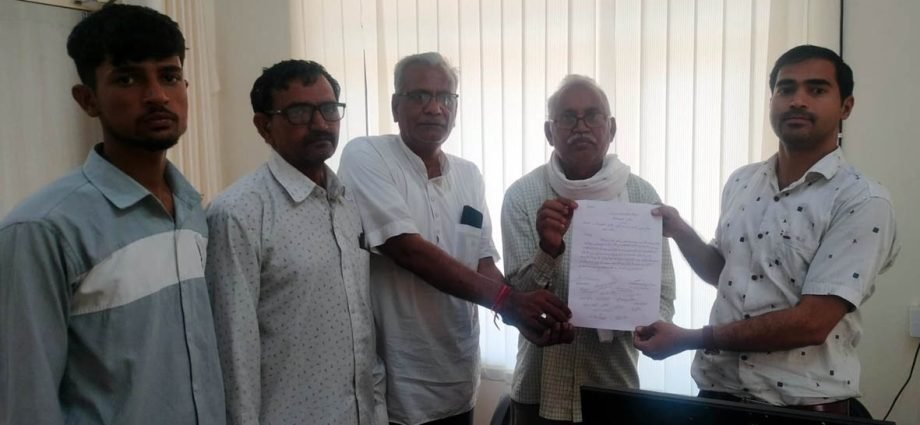 KOTPUTLI-BEHROR: मार्ग नामकरण की उठी मांग, ज्ञापन सौंपा KOTPUTLI-BEHROR: मार्ग नामकरण की उठी मांग, ज्ञापन सौंपा