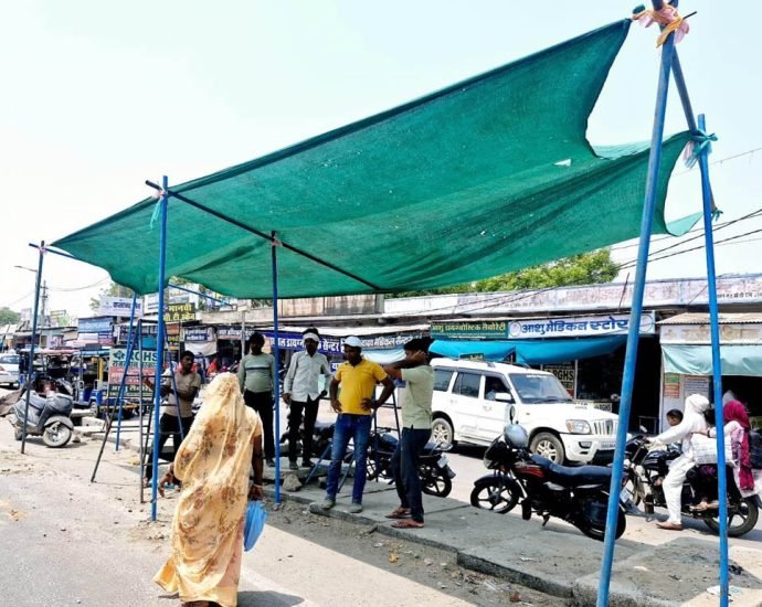 KOTPUTLI-BEHROR: सार्वजनिक स्थलों पर छाया-पानी की व्यवस्था शुरु KOTPUTLI-BEHROR: सार्वजनिक स्थलों पर छाया-पानी की व्यवस्था शुरु