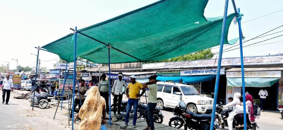 KOTPUTLI-BEHROR: सार्वजनिक स्थलों पर छाया-पानी की व्यवस्था शुरु KOTPUTLI-BEHROR: सार्वजनिक स्थलों पर छाया-पानी की व्यवस्था शुरु