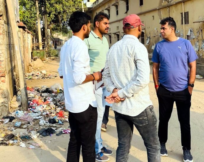 KOTPUTLI-BEHROR: नगर परिषद आयुक्त ने लिया सफाई व्यवस्था का जायजा KOTPUTLI-BEHROR: नगर परिषद आयुक्त ने लिया सफाई व्यवस्था का जायजा