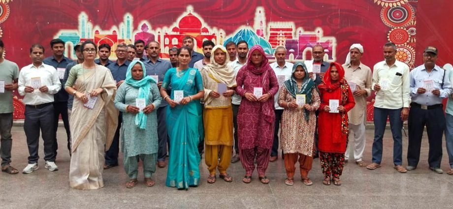 KOTPUTLI-BEHROR: मजदूरों के सम्मान में विभिन्न संस्थाओं ने बढ़ाया कदम KOTPUTLI-BEHROR: मजदूरों के सम्मान में विभिन्न संस्थाओं ने बढ़ाया कदम