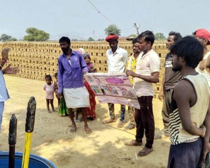 KOTPUTLI-BEHROR: श्रमिकों को मिले उनके अधिकारों की जानकारी KOTPUTLI-BEHROR: श्रमिकों को मिले उनके अधिकारों की जानकारी