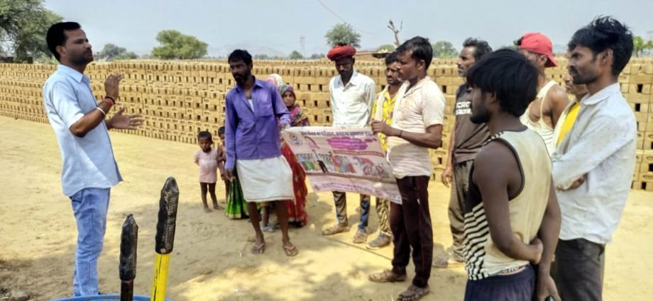 KOTPUTLI-BEHROR: श्रमिकों को मिले उनके अधिकारों की जानकारी KOTPUTLI-BEHROR: श्रमिकों को मिले उनके अधिकारों की जानकारी