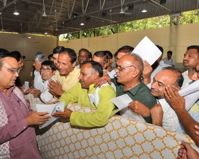 JAIPUR: मुख्यमंत्री भजनलाल शर्मा ने की जनसुनवाई JAIPUR: मुख्यमंत्री भजनलाल शर्मा ने की जनसुनवाई