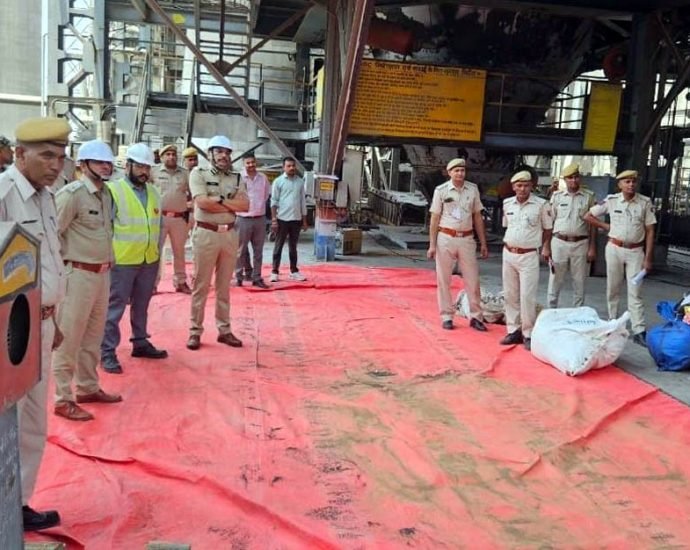 KOTPUTLI-BEHROR: 751 किलो डोडा चूरा, 71 किलो गांजा व 1180 नशे की गोलियां जलाकर किया नष्ट KOTPUTLI-BEHROR: 751 किलो डोडा चूरा, 71 किलो गांजा व 1180 नशे की गोलियां जलाकर किया नष्ट