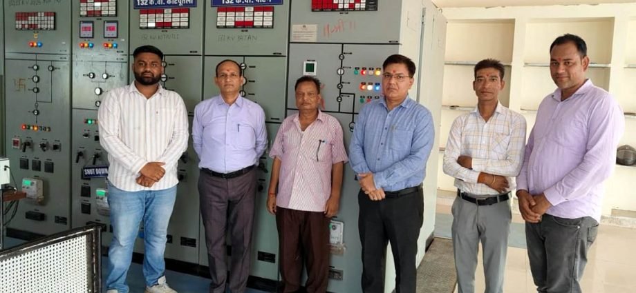 KOTPUTLI-BEHROR: नारेहड़ा ग्रिड स्टेशन पर लगा नया पावर ट्रांसफॉर्मर KOTPUTLI-BEHROR: नारेहड़ा ग्रिड स्टेशन पर लगा नया पावर ट्रांसफॉर्मर