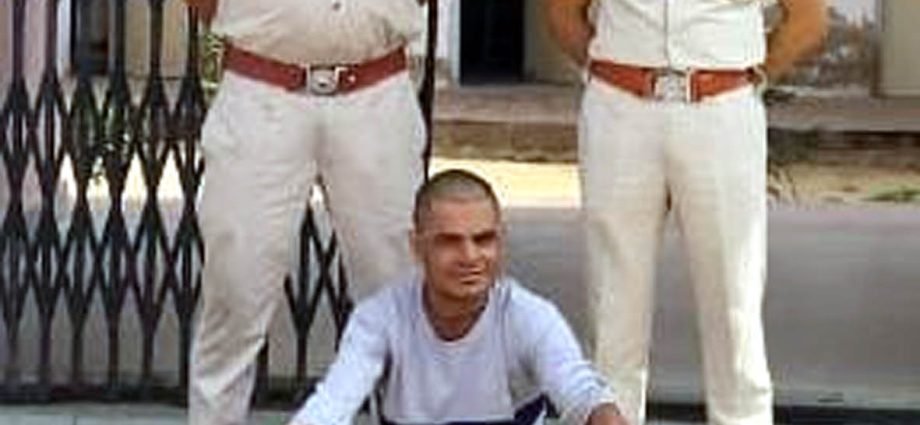 KOTPUTLI-BEHROR: अवैध शराब के मामले में फरार आरोपी गिरफ्तार KOTPUTLI-BEHROR: अवैध शराब के मामले में फरार आरोपी गिरफ्तार