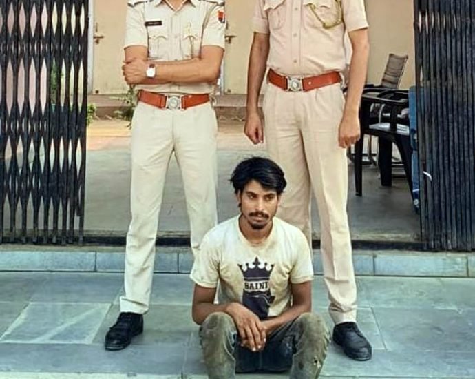 KOTPUTLI-BEHROR: चोरी के आरोपी को दबोचा, 2.84 लाख बरामद KOTPUTLI-BEHROR: चोरी के आरोपी को दबोचा, 2.84 लाख बरामद