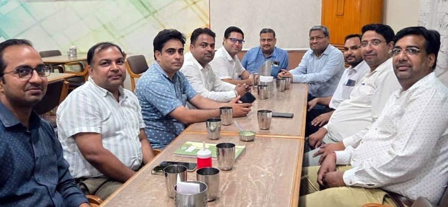 KOTPUTLI-BEHROR: कोटपूतली कर सलाहकार संघ की नई कार्यकारिणी गठित KOTPUTLI-BEHROR: कोटपूतली कर सलाहकार संघ की नई कार्यकारिणी गठित