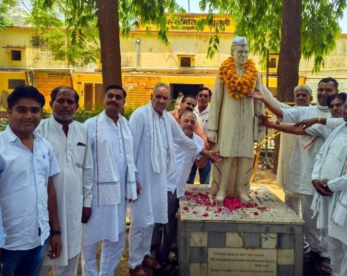 KOTPUTLI-BEHROR: पं.नेहरु की पुण्यतिथि पर दी भावपूर्ण श्रद्धांजलि KOTPUTLI-BEHROR: पं.नेहरु की पुण्यतिथि पर दी भावपूर्ण श्रद्धांजलि