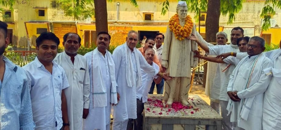KOTPUTLI-BEHROR: पं.नेहरु की पुण्यतिथि पर दी भावपूर्ण श्रद्धांजलि